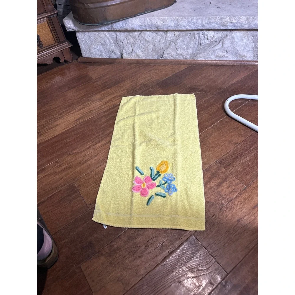Cannon Yellow Embroidered‎ Floral Bath Towel Set Vintage Home Decor